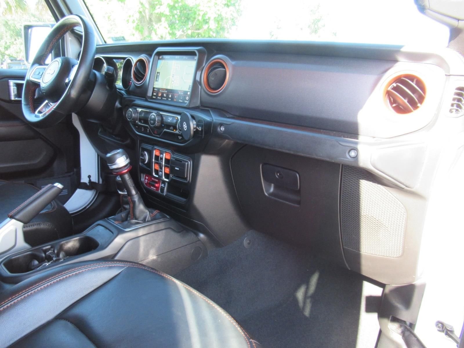 Used 2022 White Jeep Mojave image 14