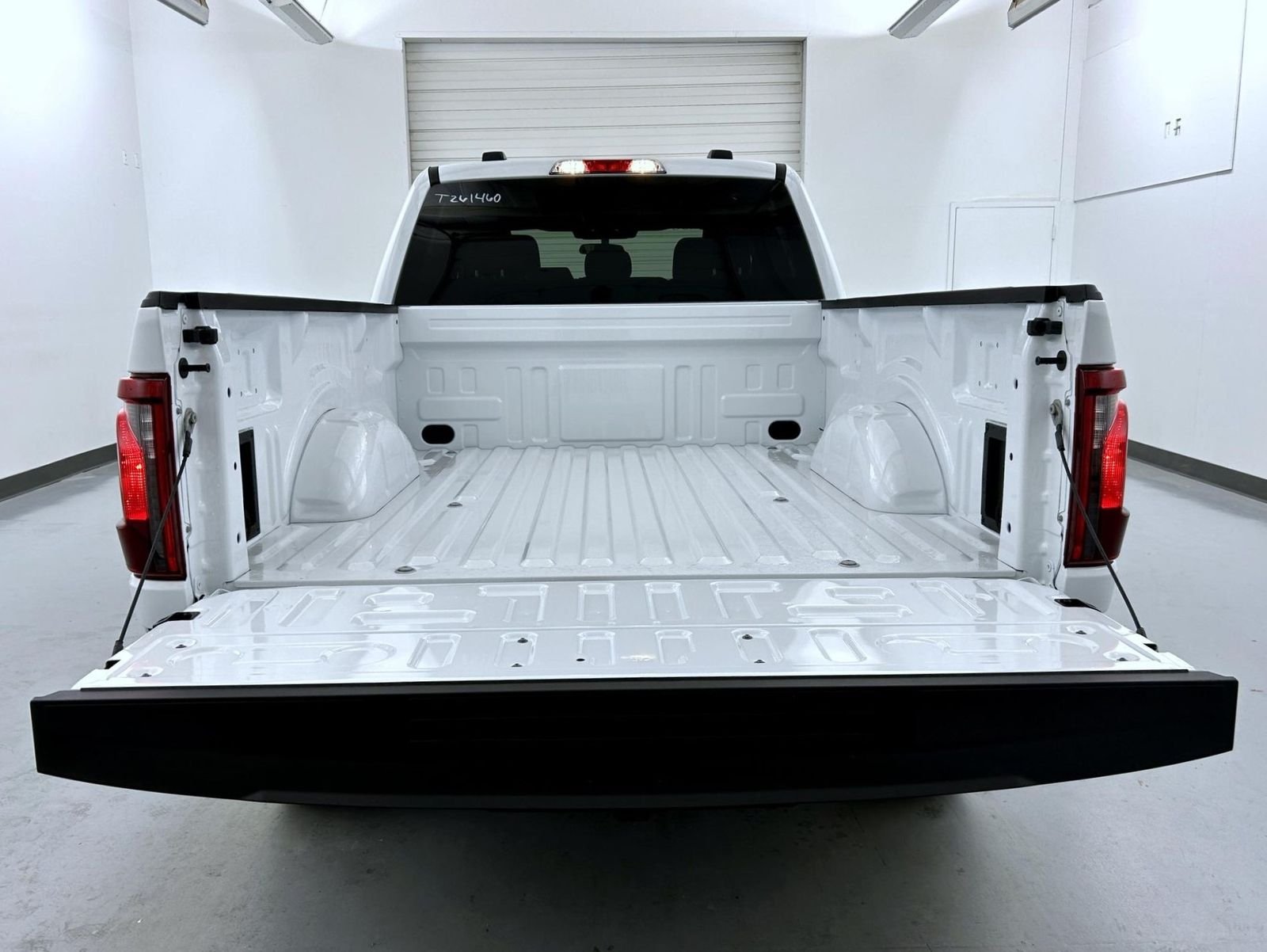 New 2026 Oxford White Ford XLT image 22