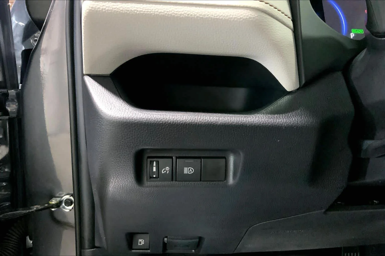 Used 2025 Magnetic Gray Metallic Toyota Hybrid XLE image 35