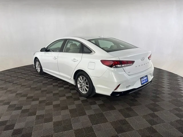 Used 2019 White Hyundai SE image 9