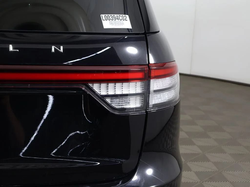 Used 2025 Black Metallic Lincoln Reserve image 22