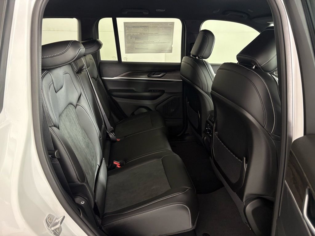 New 2026 Bright White Clear-Coat Exterior Paint Jeep Altitude image 38