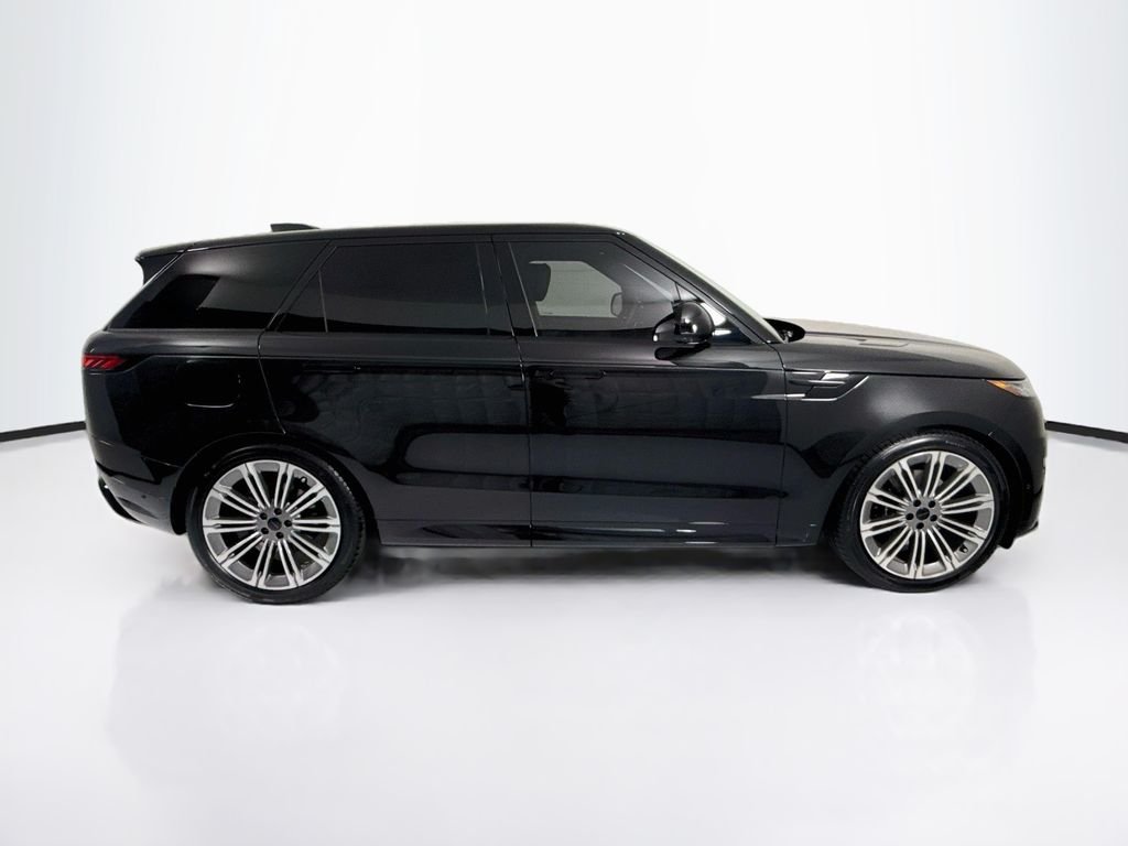 New 2026 Santorini Black Land Rover Dynamic SE image 4