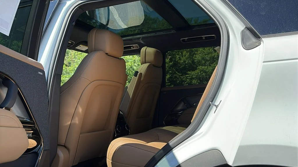 New 2026 Fuji White LAND ROVER SE image 21