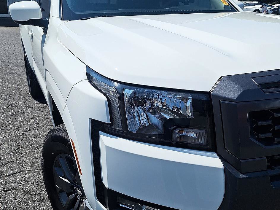 Used 2025 Glacier White Nissan SV image 28