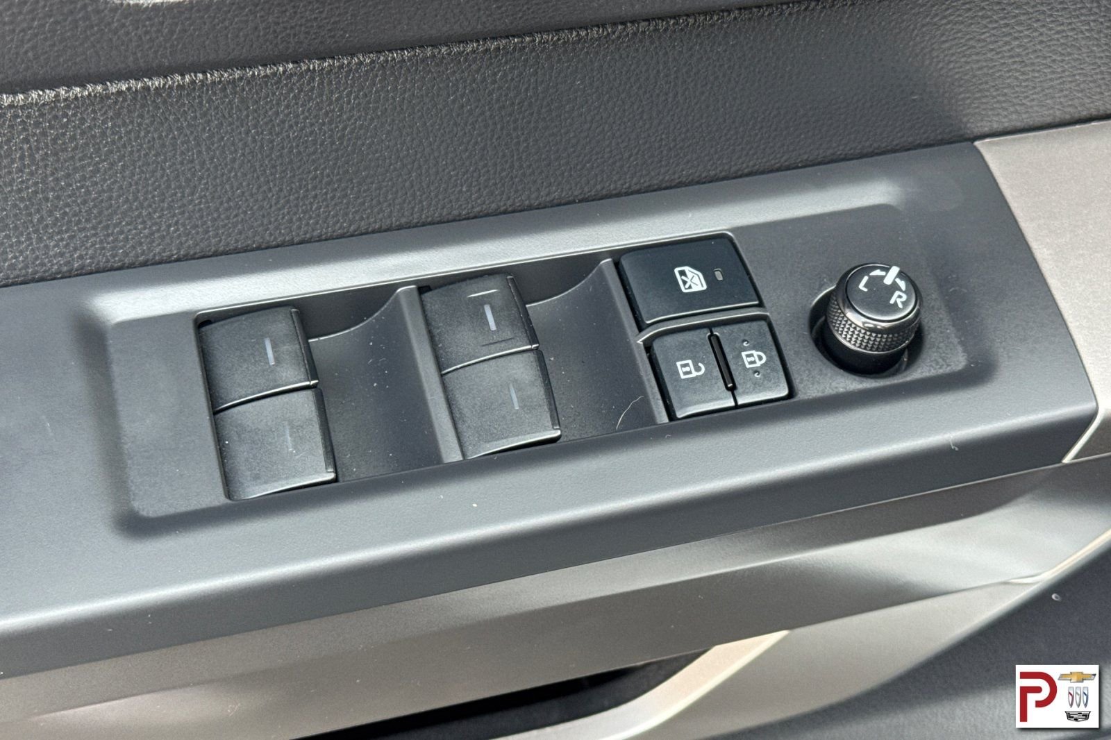 Used 2022 White Toyota SR5 image 13