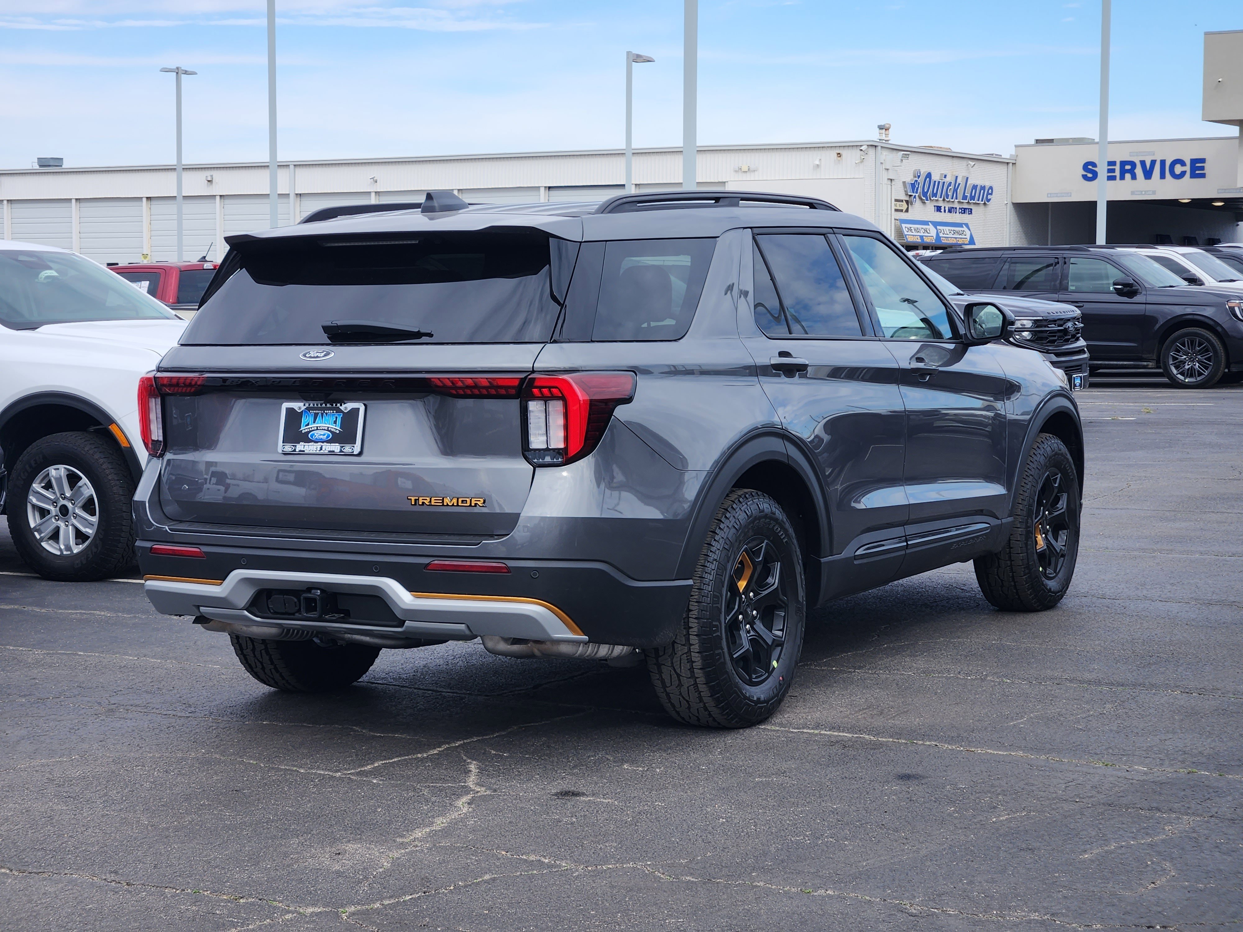 New 2026 Carbonized Gray Metallic Ford Tremor image 4