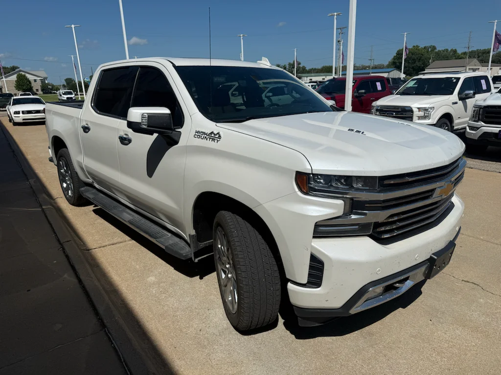 Used 2019 Iridescent Pearl Tricoat Chevrolet High Country image 10