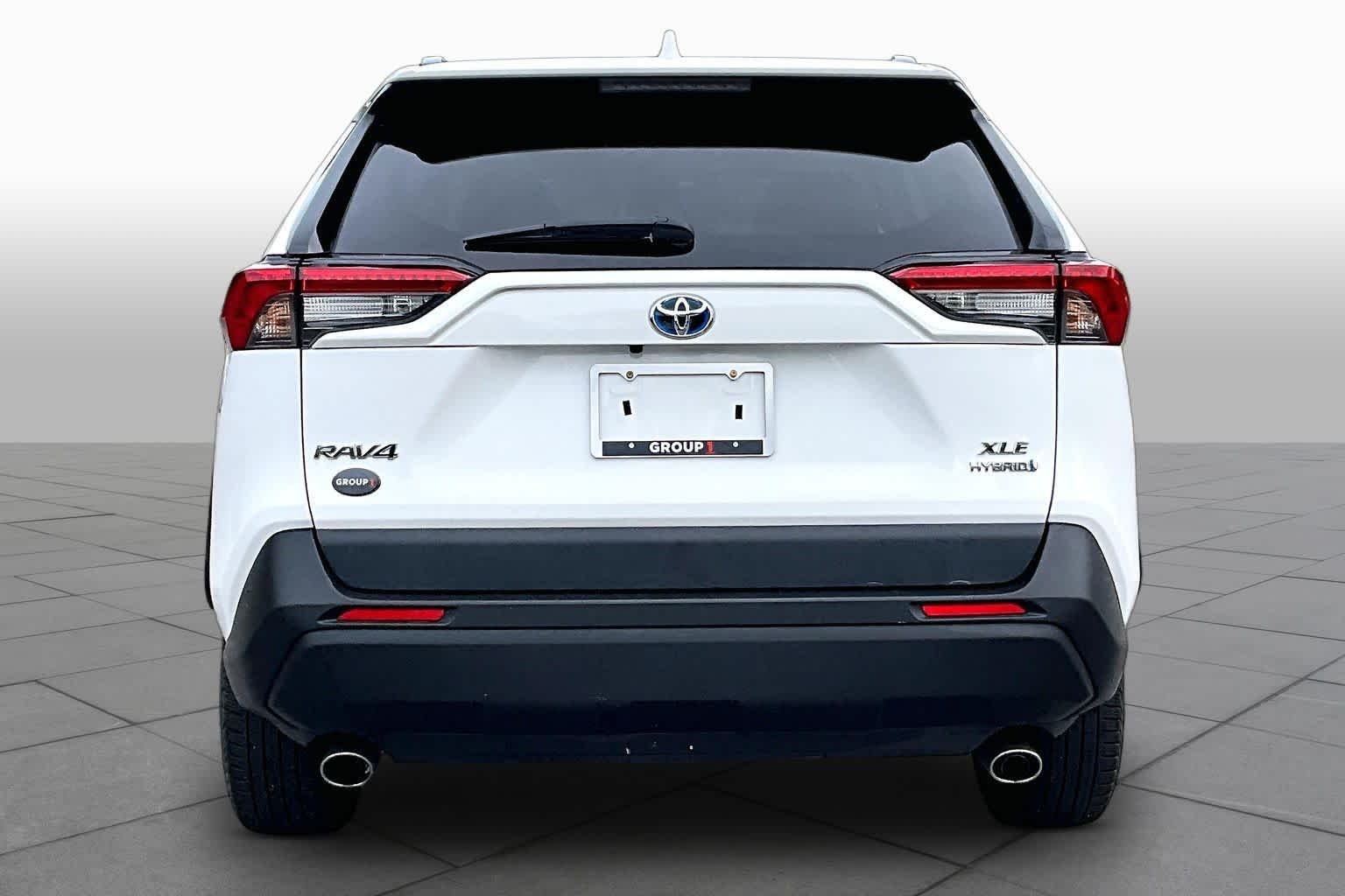 Used 2021 Super White Toyota Hybrid XLE image 5