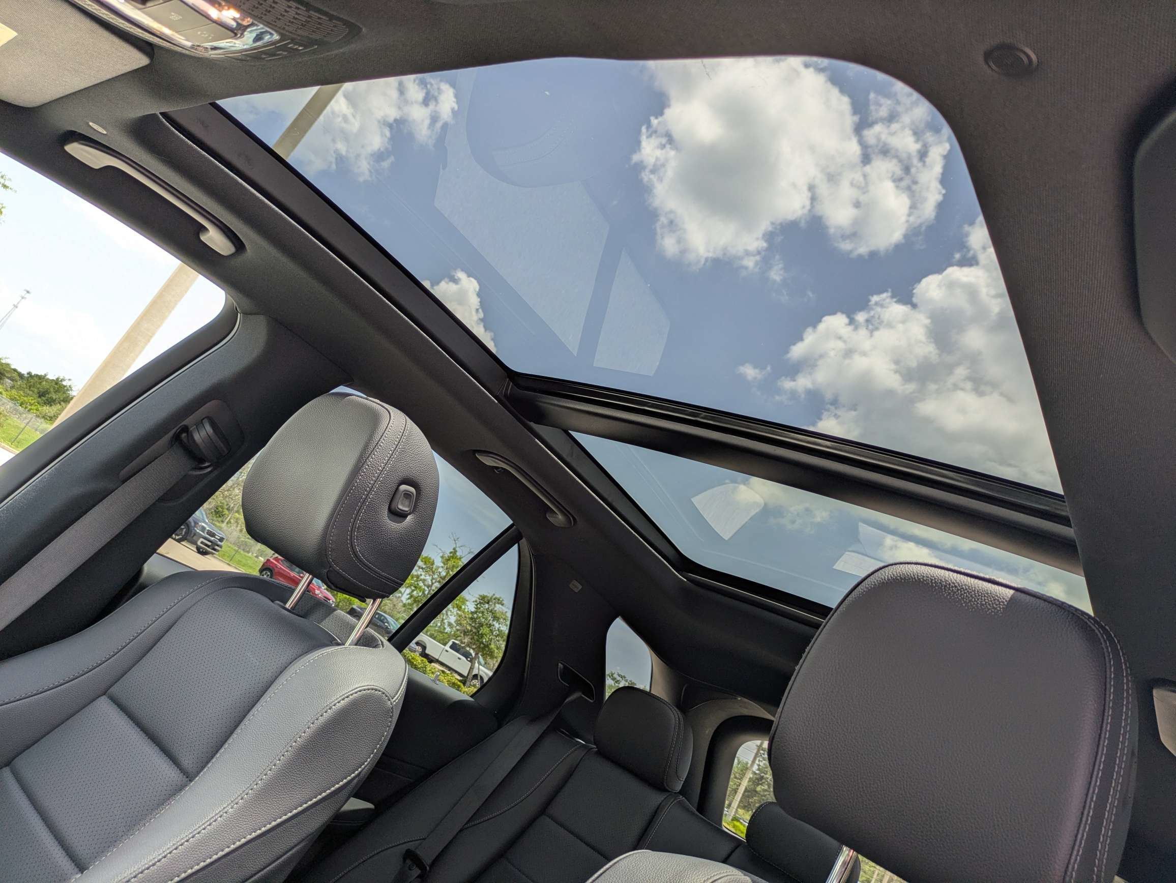 Used 2025 Obsidian Black Metallic Mercedes-Benz GLE 350 image 22