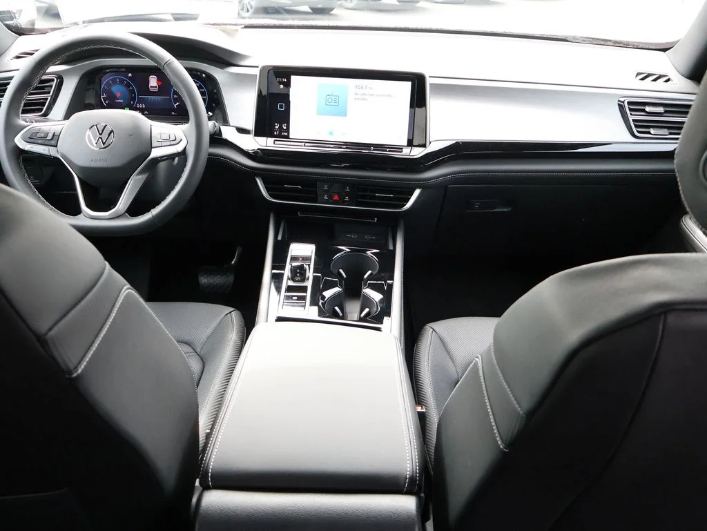 New 2026 Black Volkswagen 2.0T SE w/Technology image 18