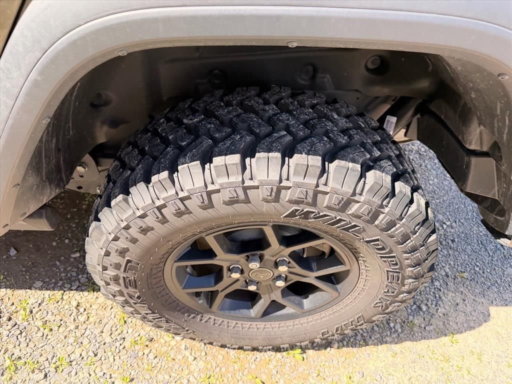 Used 2025 Green Jeep Willys image 12