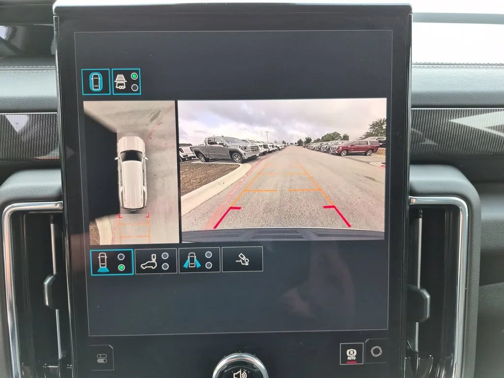 New 2026 Sterling Metallic GMC Elevation image 30