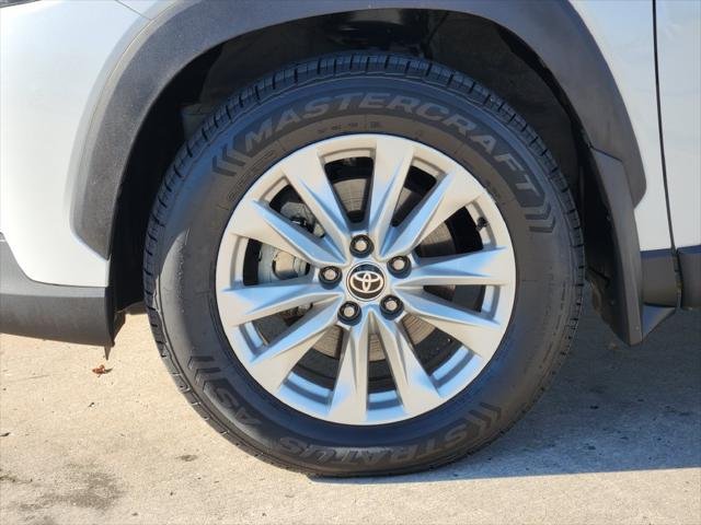 Certified Used 2024 WIND CHILL PEARL Toyota  image 10
