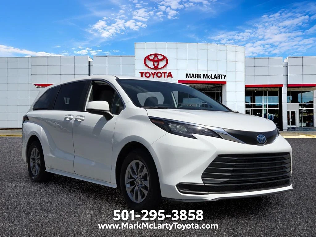Used 2025 White Toyota LE image 7