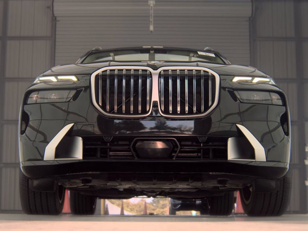 Used 2026 Black BMW xDrive40i image 3