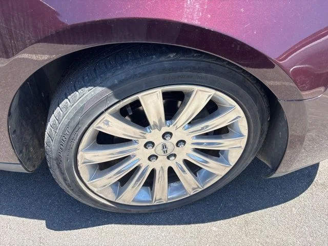 Used 2011 Red Lincoln Base image 19