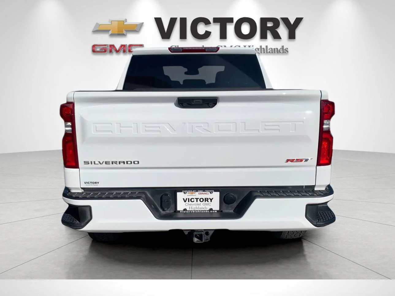 Used 2026 Summit White Chevrolet RST image 4