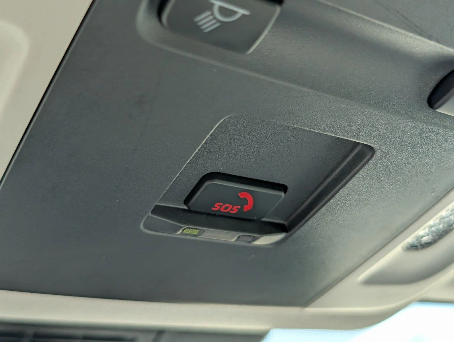 Used 2025 Ice Cap Toyota LE image 28