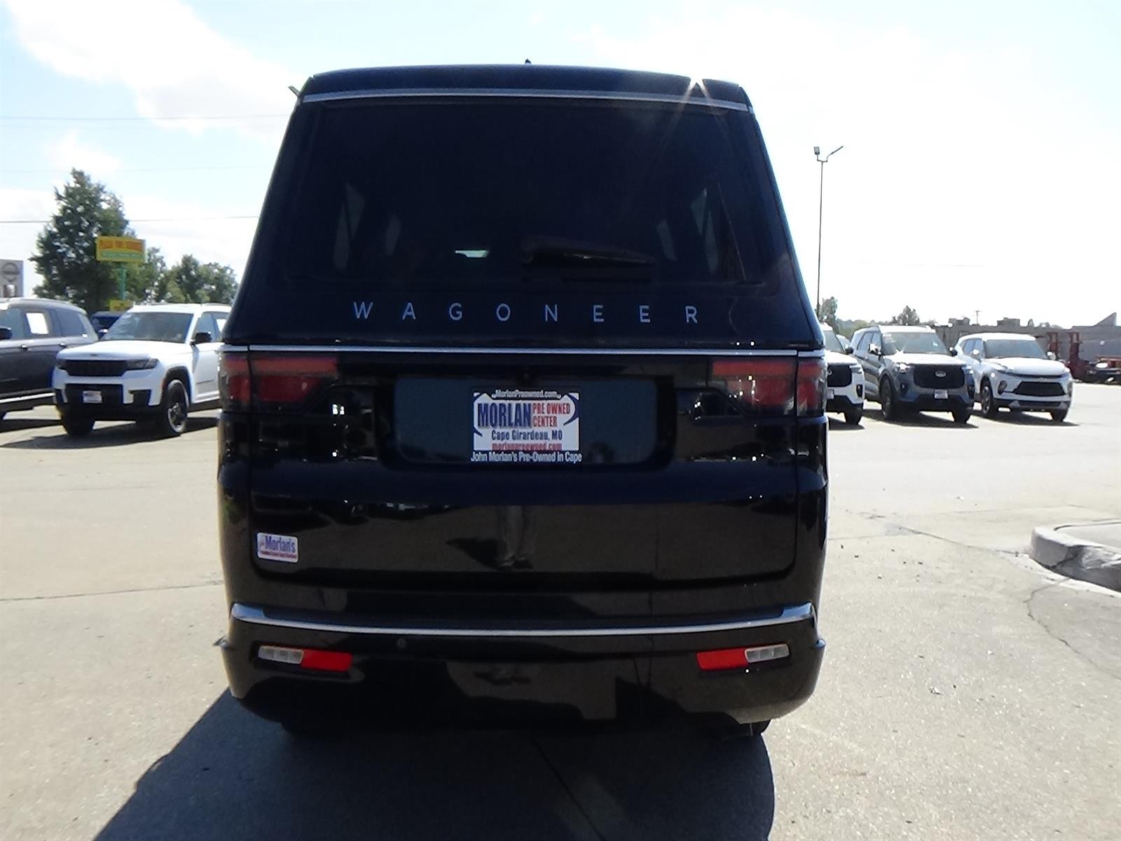 Used 2025 Diamond Black Crystal Pearl Coat (pxj) Jeep Base image 8