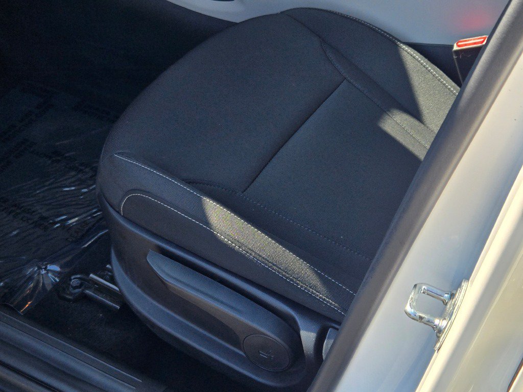 Used 2024 White Pearl Hyundai SE image 19