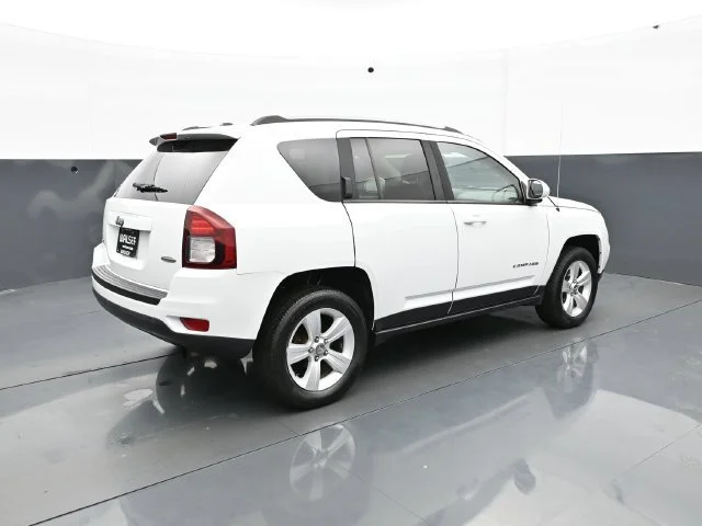 Used 2016 Bright White Clearcoat Jeep Latitude image 7