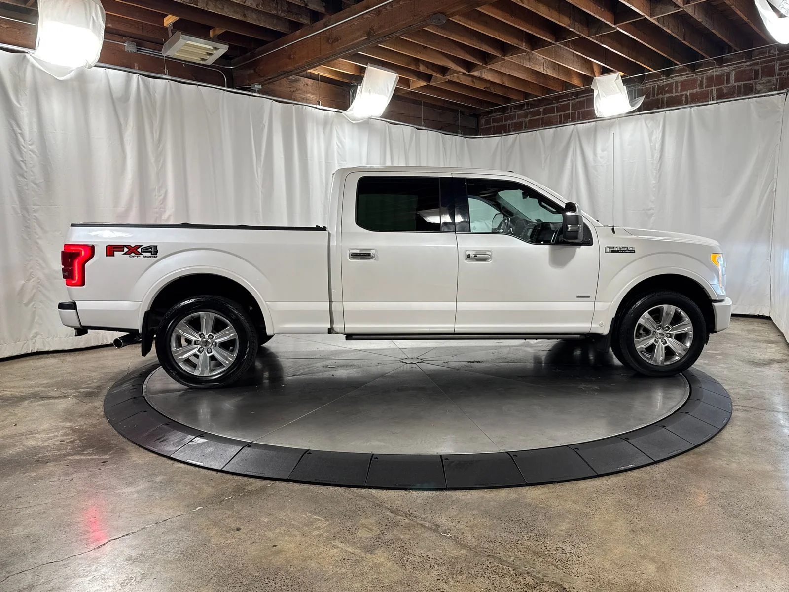 2016 Ford F-150 Platinum - Photo 9