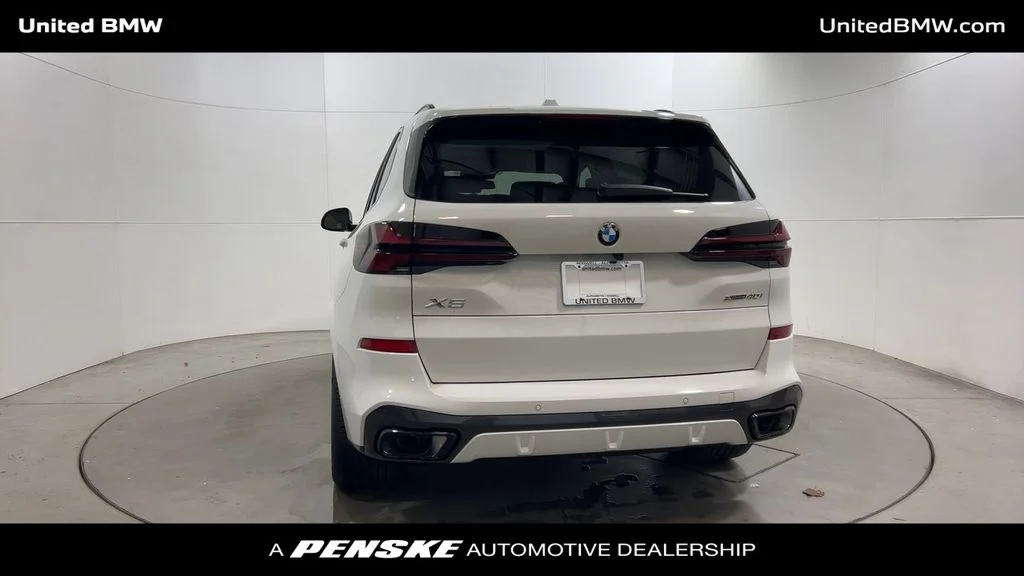 Used 2026 Alpine White BMW xDrive40i image 7