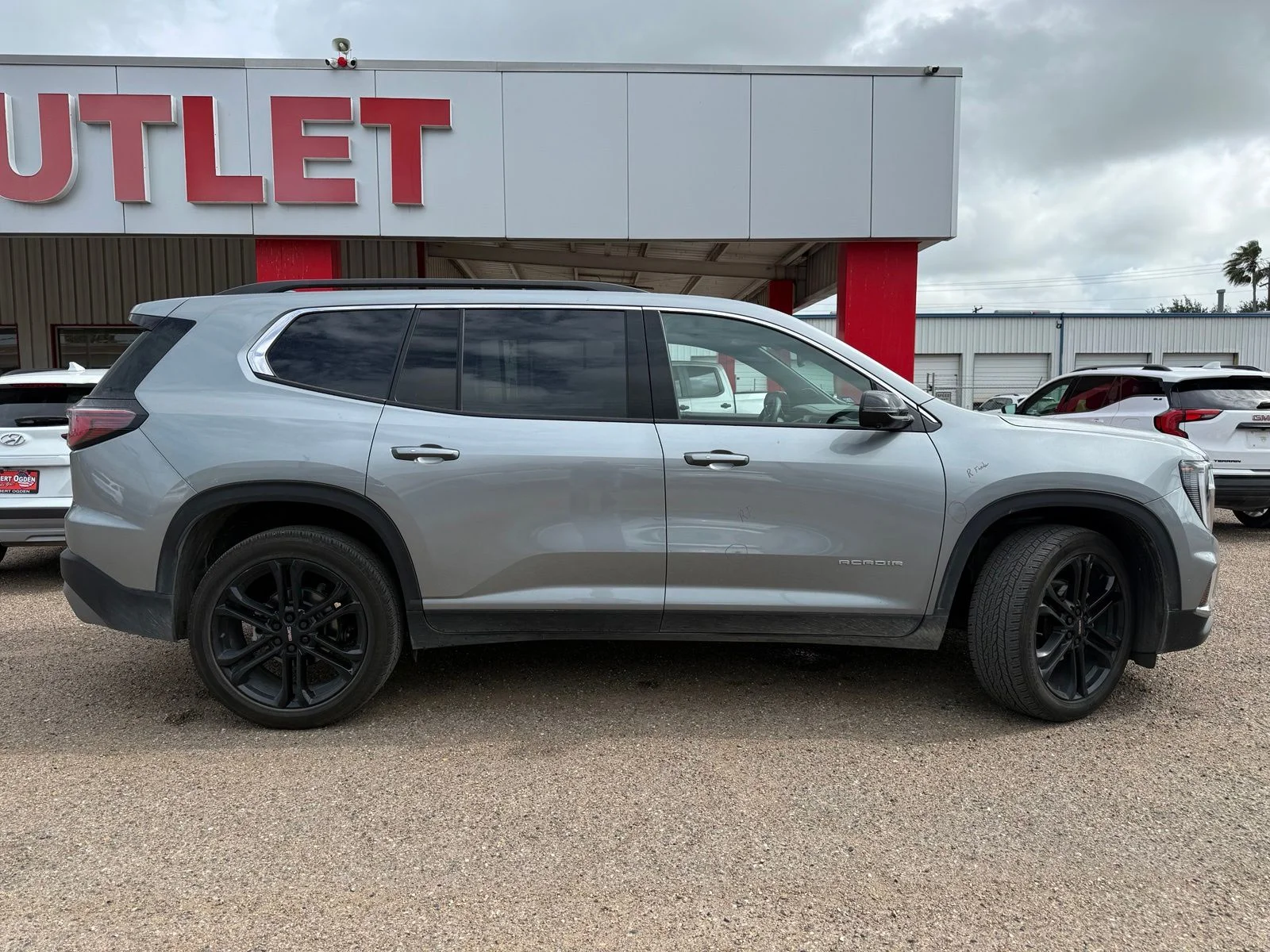 Used 2024 Silver GMC Elevation image 5