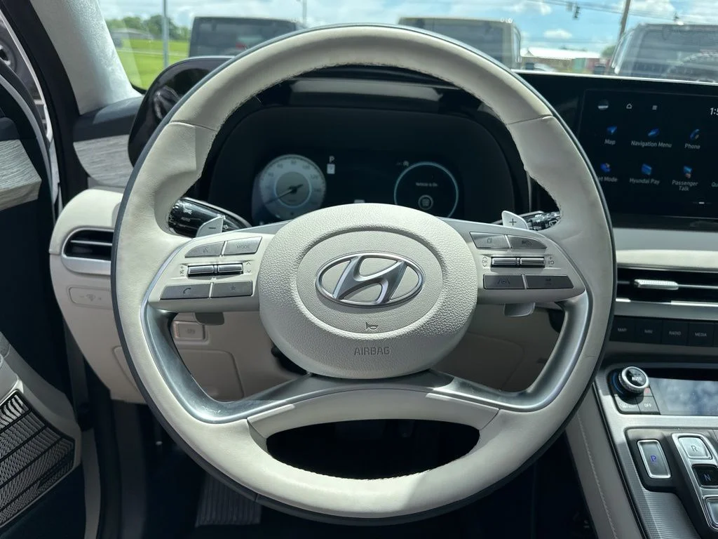 Used 2025 White Hyundai Calligraphy image 55