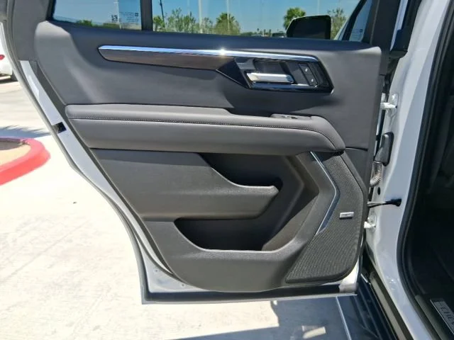 Used 2025 Summit White Chevrolet LT image 15