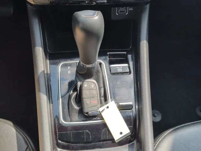 Used 2024 White/off-white Jeep Latitude image 17