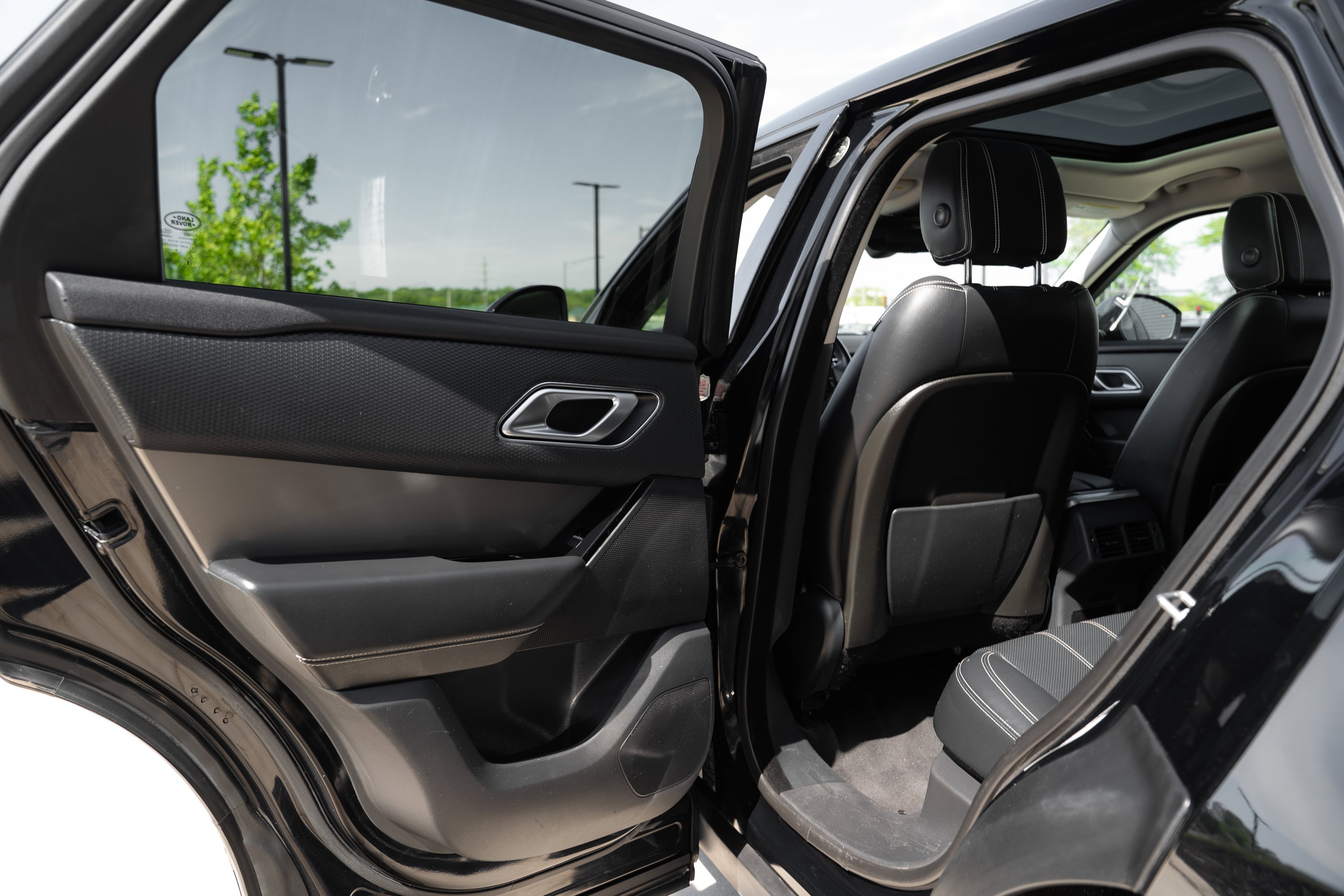 Used 2020 Santorini Black Metallic Land Rover S image 26