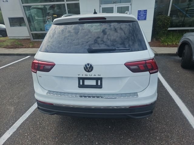 Used 2024 White Volkswagen 2.0T SE image 5