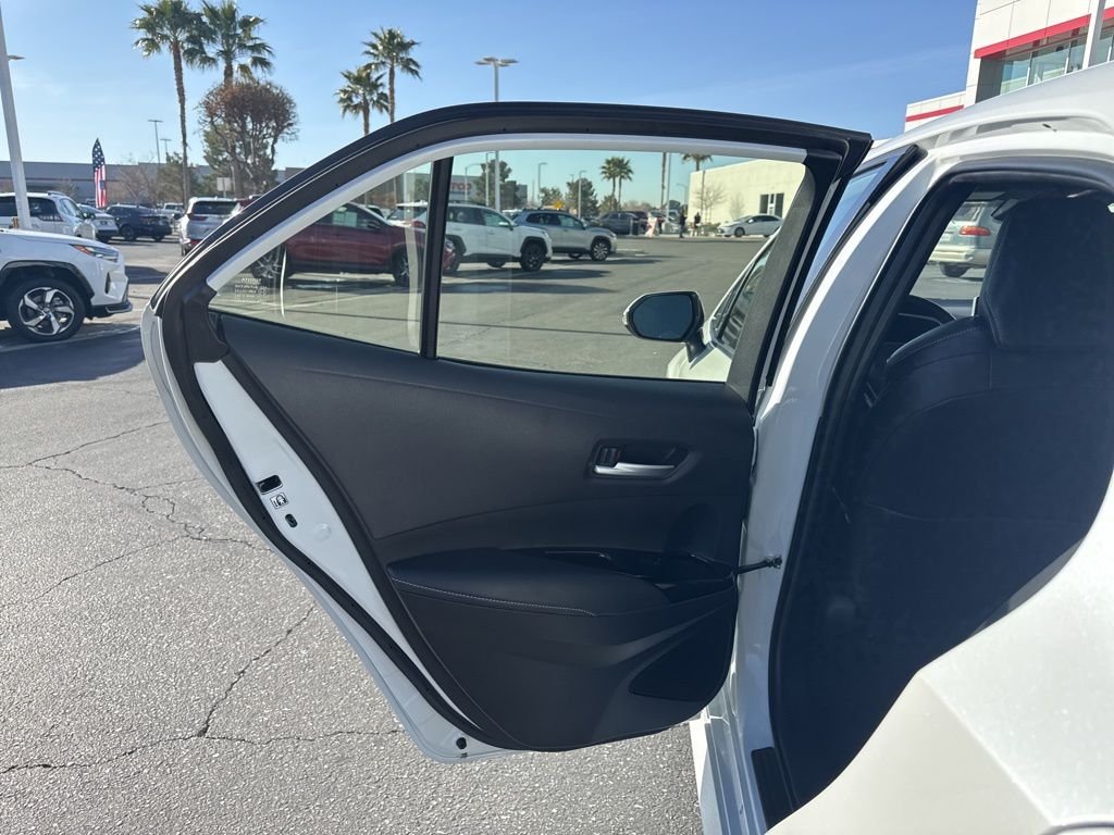 2025 Toyota Corolla Hatchback XSE - Photo 16