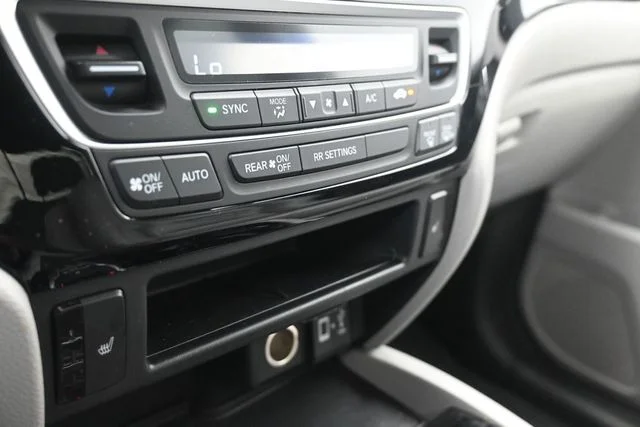 Used 2020 Obsidian Blue Pearl Honda RTL-E image 33