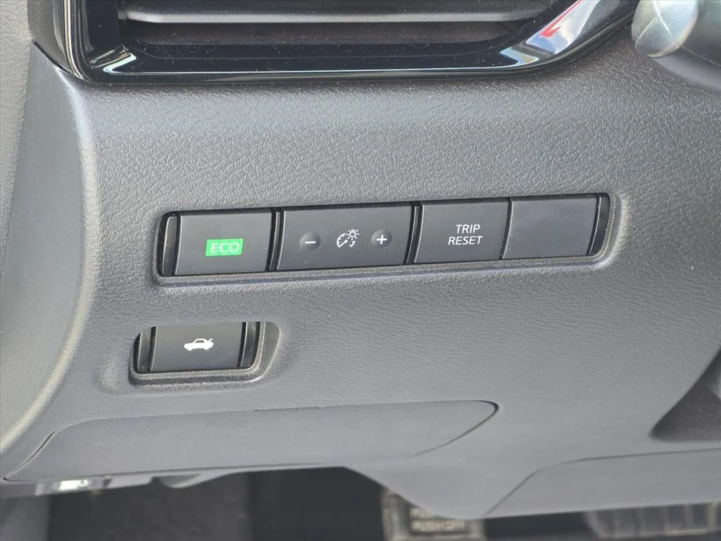 Used 2025 White Nissan SV image 8