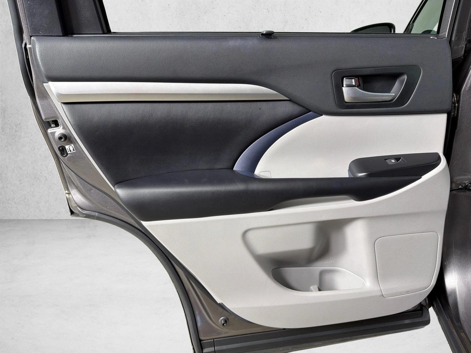 Used 2019 Predawn Gray Mica Toyota XLE image 24
