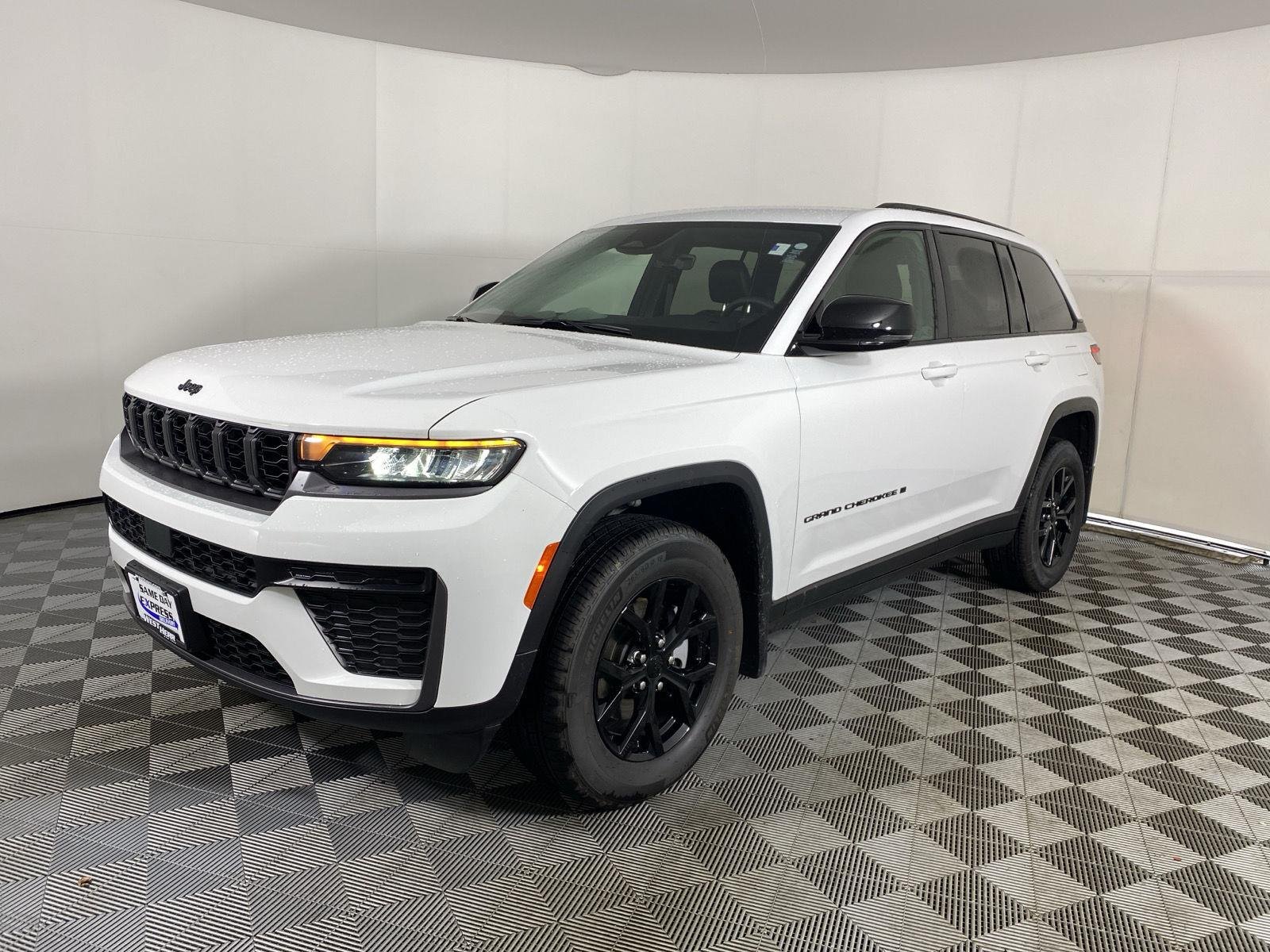Used 2026 Bright White Clearcoat Jeep Laredo image 10