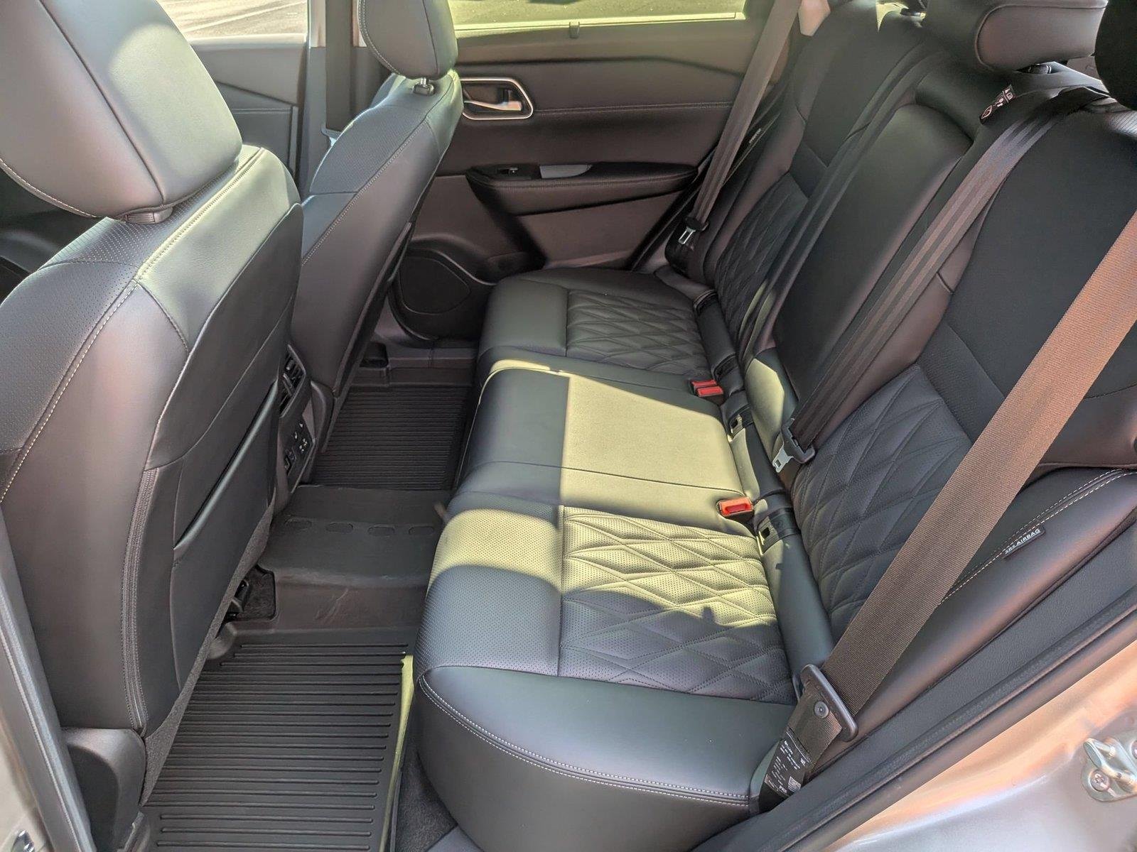Used 2023 Champagne Silver Metallic Nissan Platinum image 33