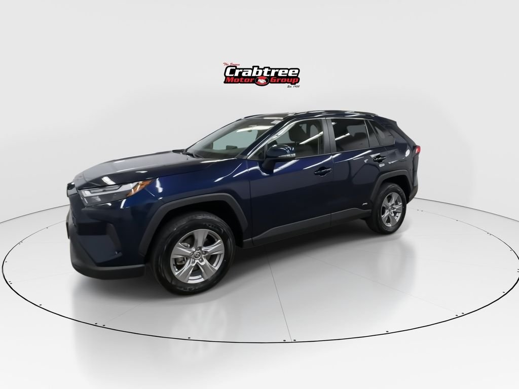 Used 2025  Toyota XLE image 4