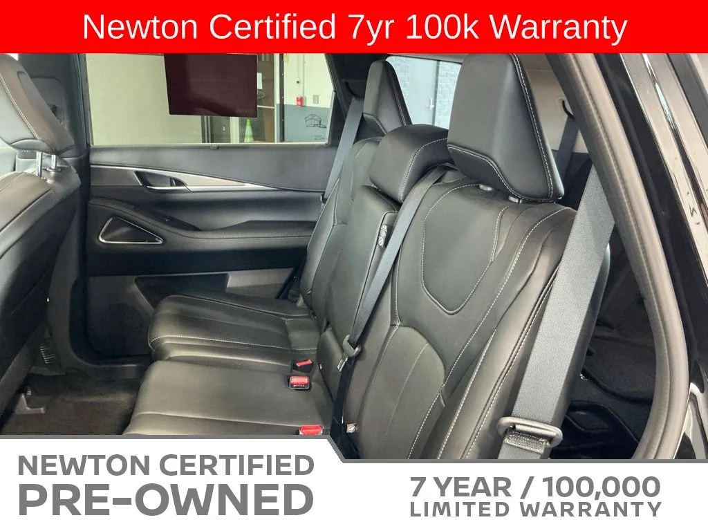 Certified Used 2025 Mineral Black INFINITI LUXE image 20
