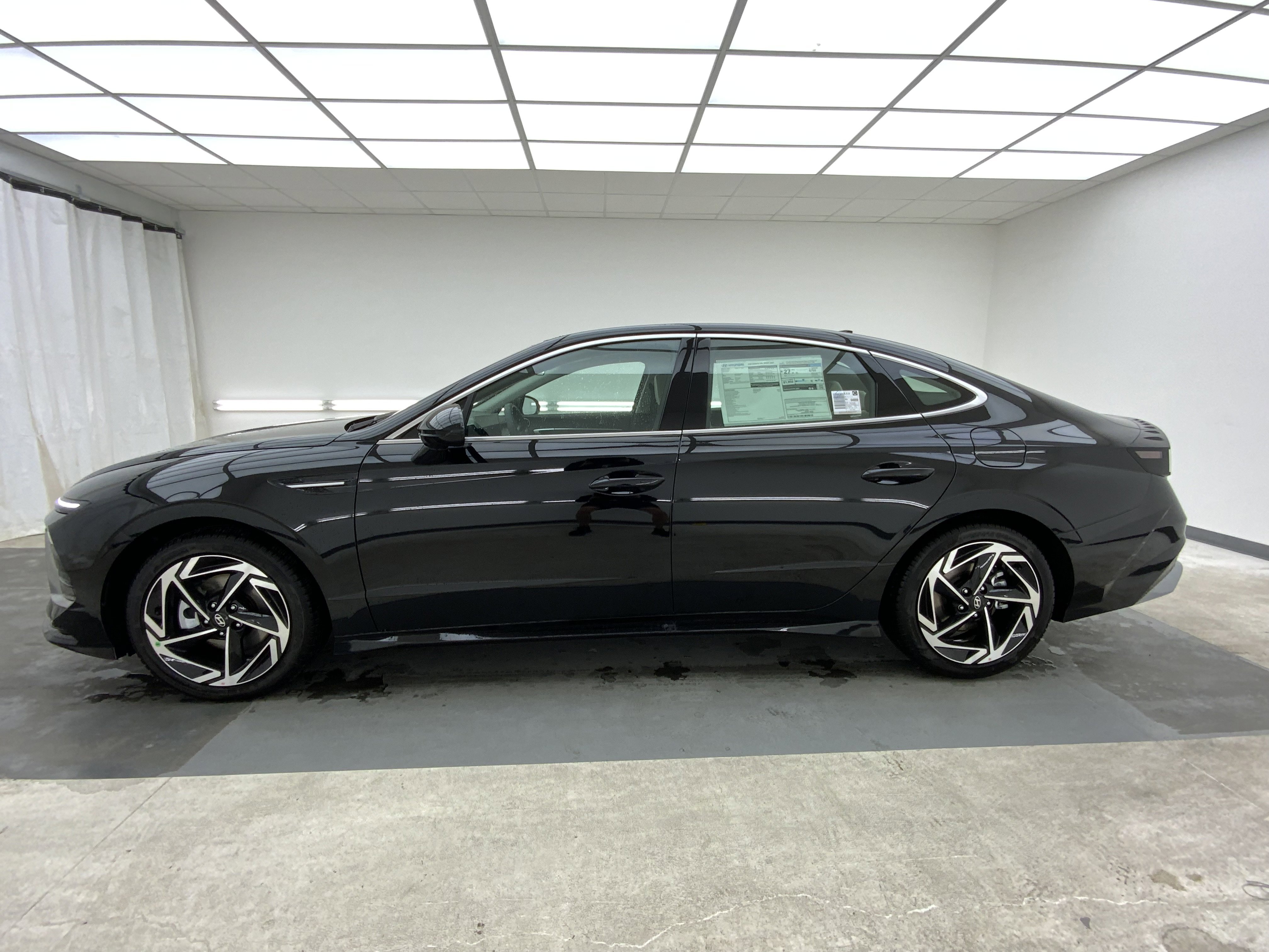 New 2026 Abyss Black Hyundai SEL Sport image 2