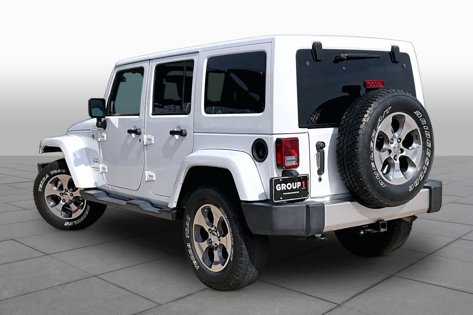 Used 2017 Bright White Clearcoat Jeep Sahara image 12