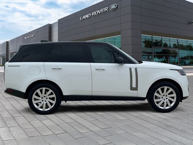 Used 2025 White Land Rover SE image 6