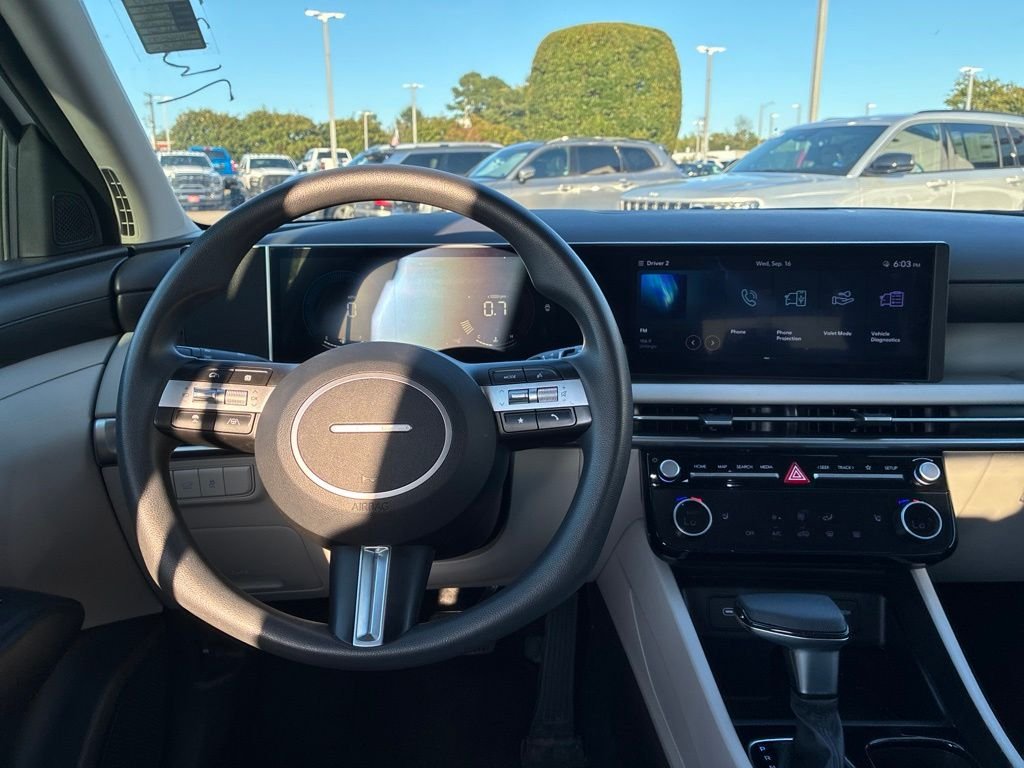 Used 2025 White Hyundai SEL image 22