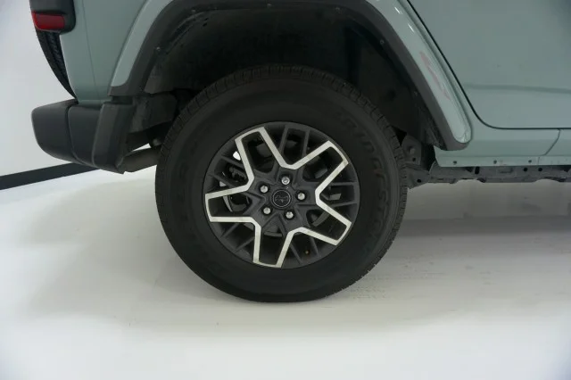 Used 2024 Earl Clear Coat Jeep Sahara image 6