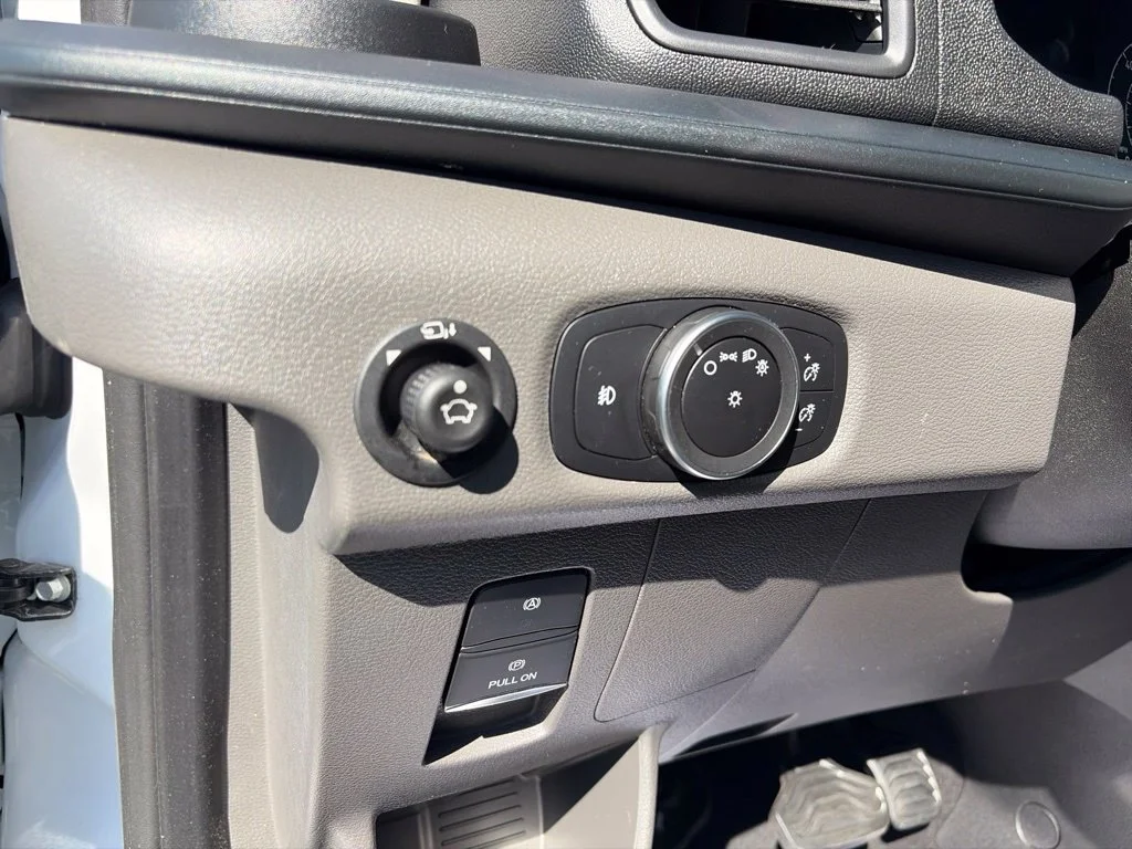 Used 2025 Oxford White Ford XLT image 15