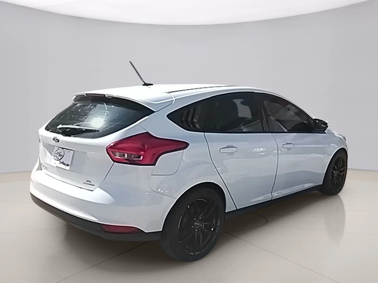 Used 2015 White Ford SE HATCHBACK image 5