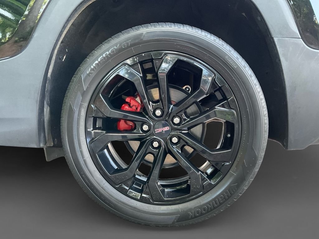 Used 2022 Black GMC SLE image 8